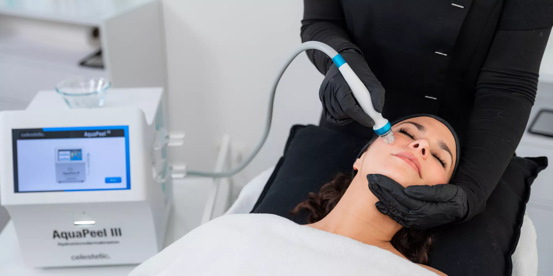 De beste behandelingen tegen donkere vlekken in salons voor een stralende huid bij het begin van het nieuwe schooljaar