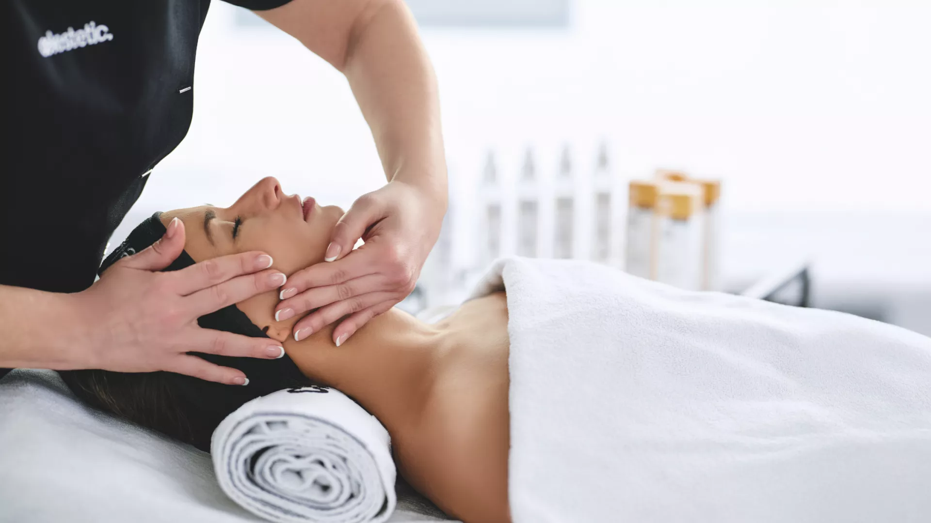 Confort & efficacité : pourquoi vos client(e)s plébiscitent les soins non invasifs